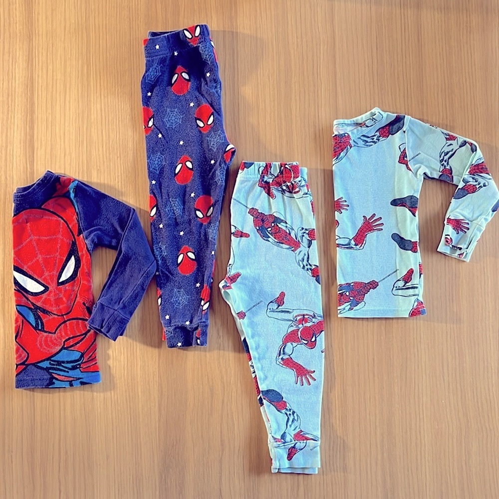 Marvel, toddler boy 2-sets of Spider-Man pajamas, size 4T, but it runs smaller